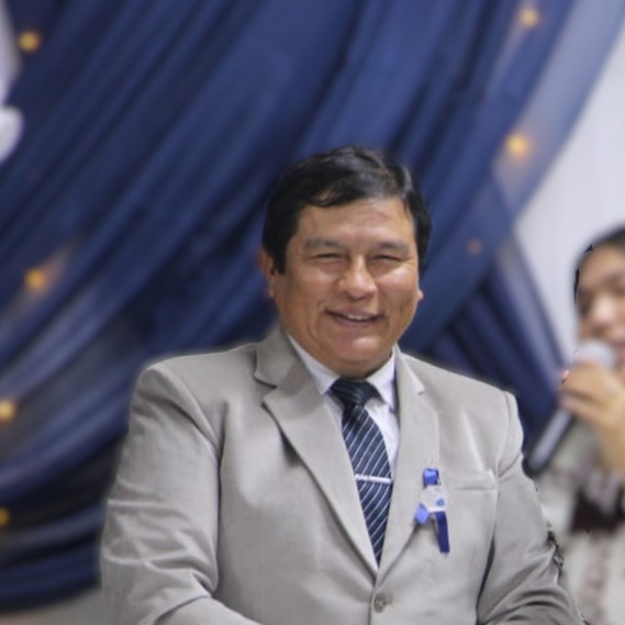 Magister Moisés Salvador